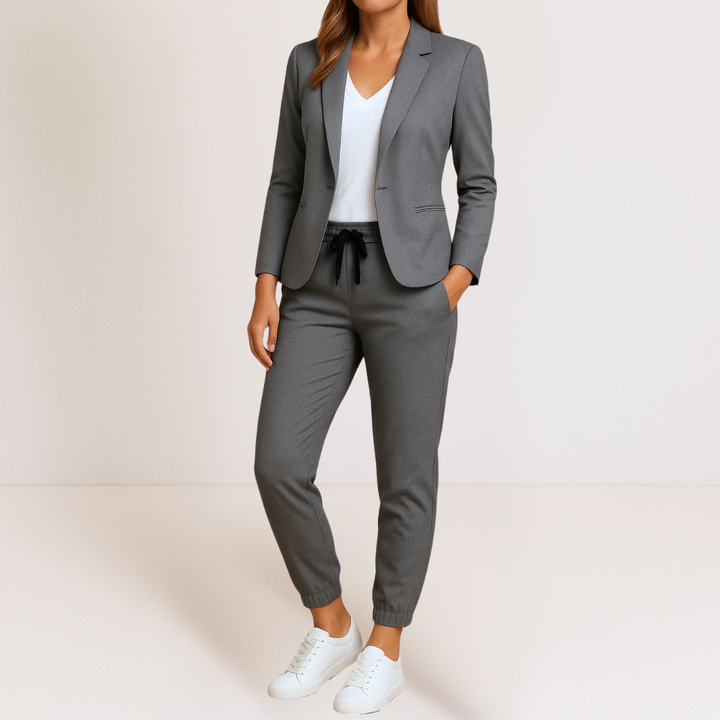 Monique - Modern Elegance in a Comfortable Outfit