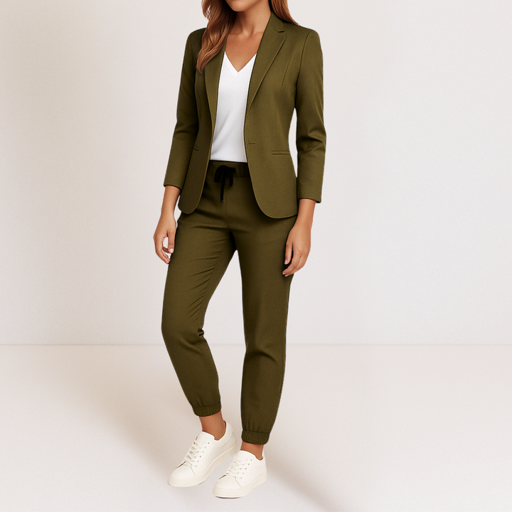 Monique - Modern Elegance in a Comfortable Outfit