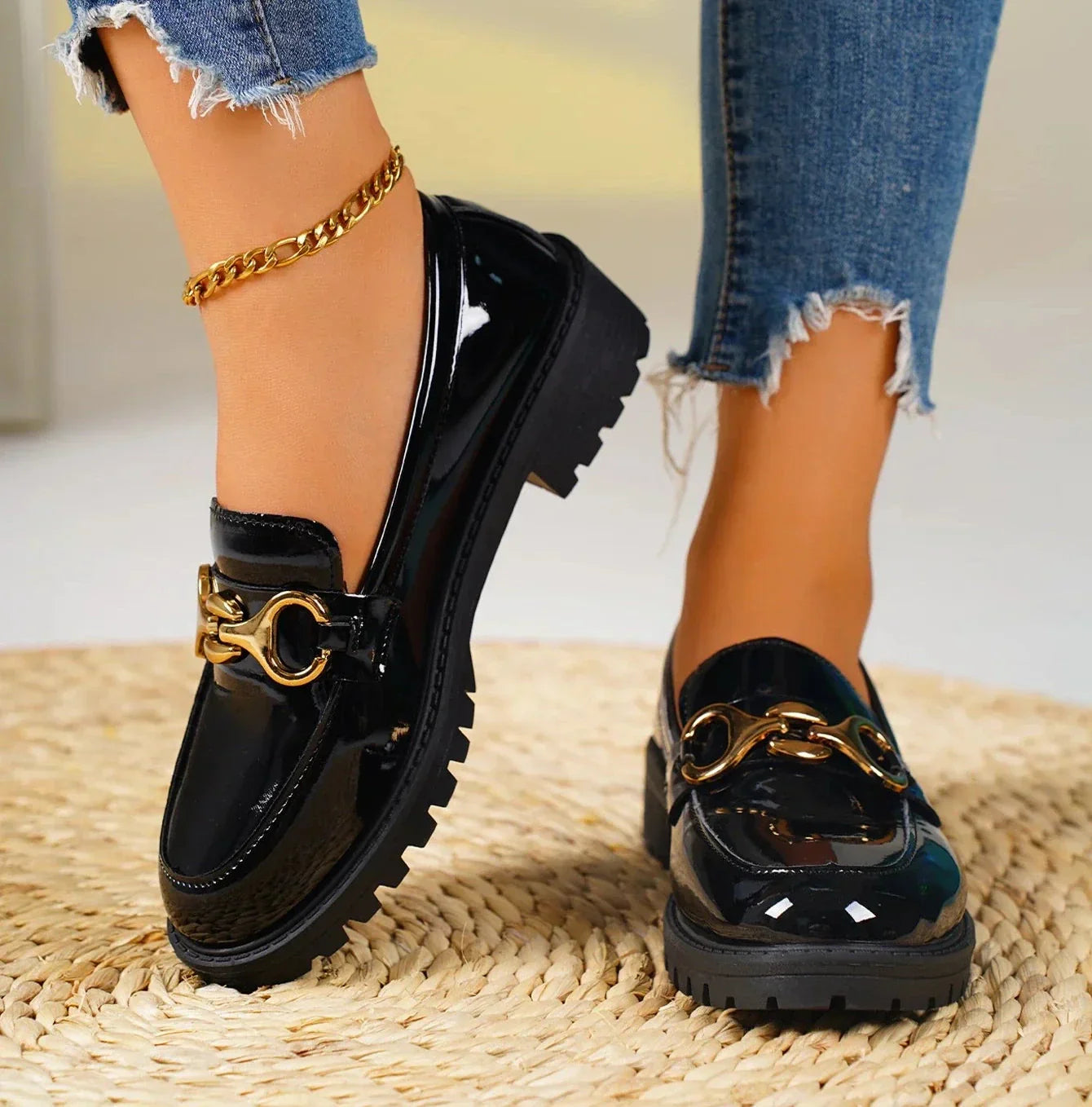 Black / 10